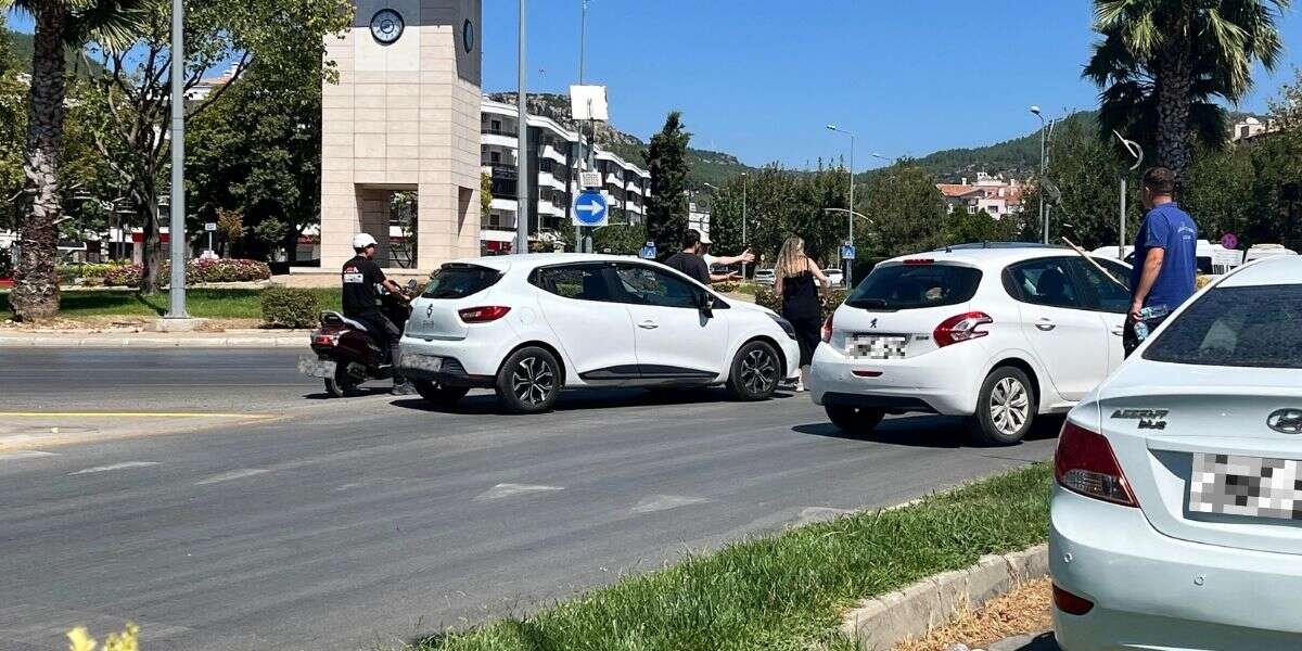 Menteşe Adliye Kavşağı’nda Kaza