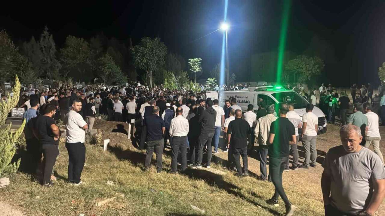 Bisikletiyle Yola Çıkmıştı:  13 Yaşındaki Ayşegül Hayatını Kaybetti