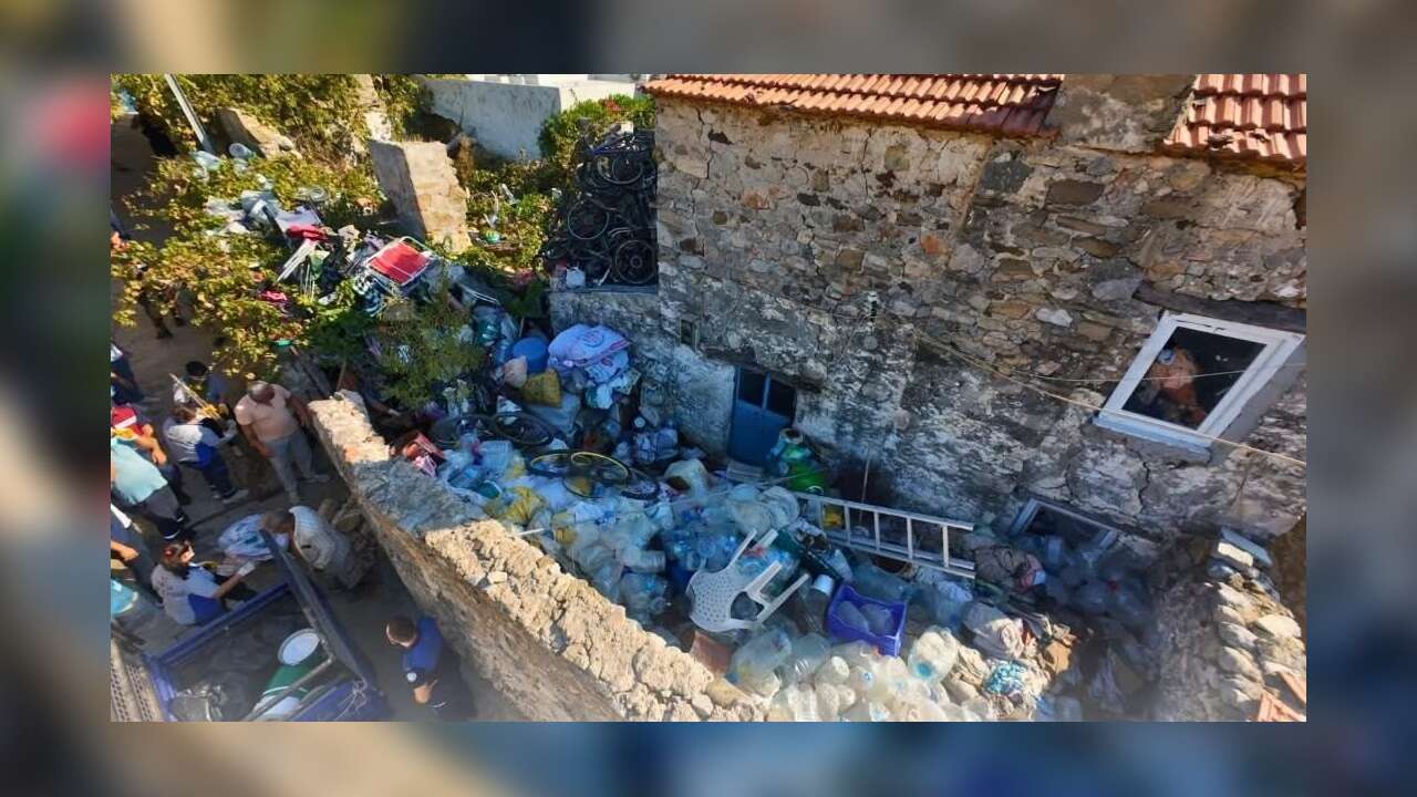 Muğla’da Bir Evden 5 Ton Çöp Çıkarıldı