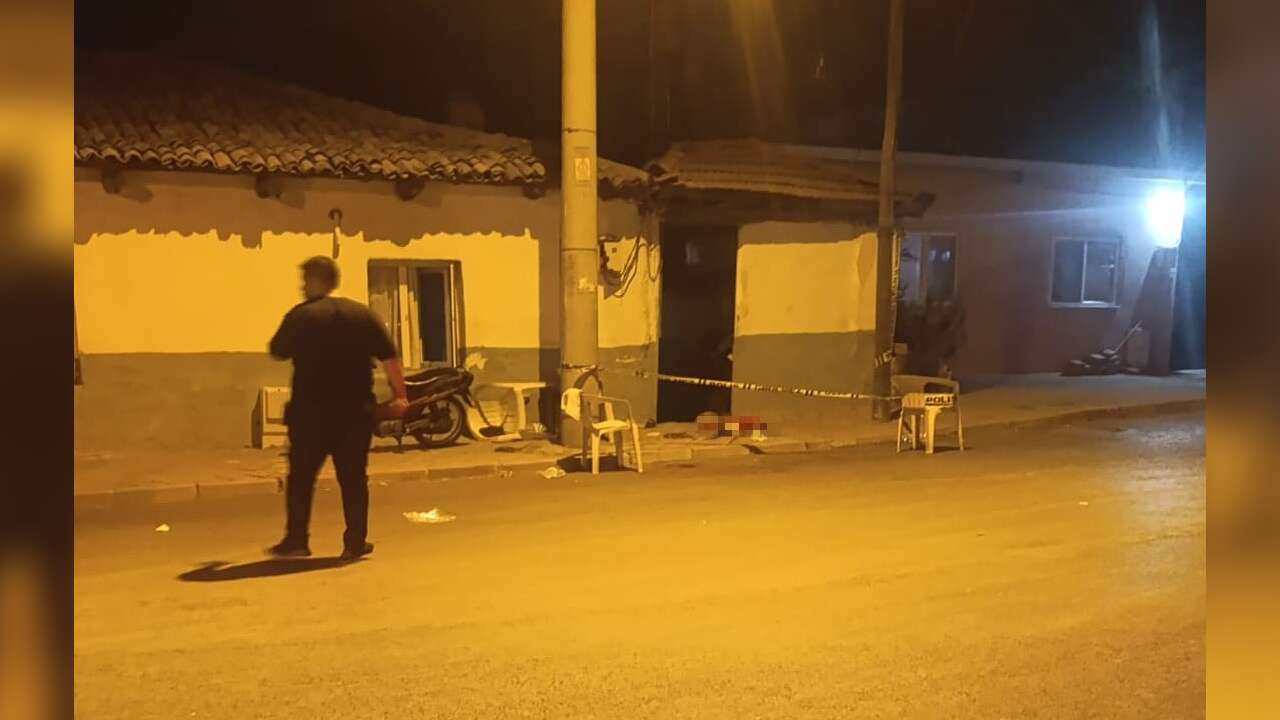 Aile İçi Kavga: Baba, Eşi Ve Kızını Bıç*kladı