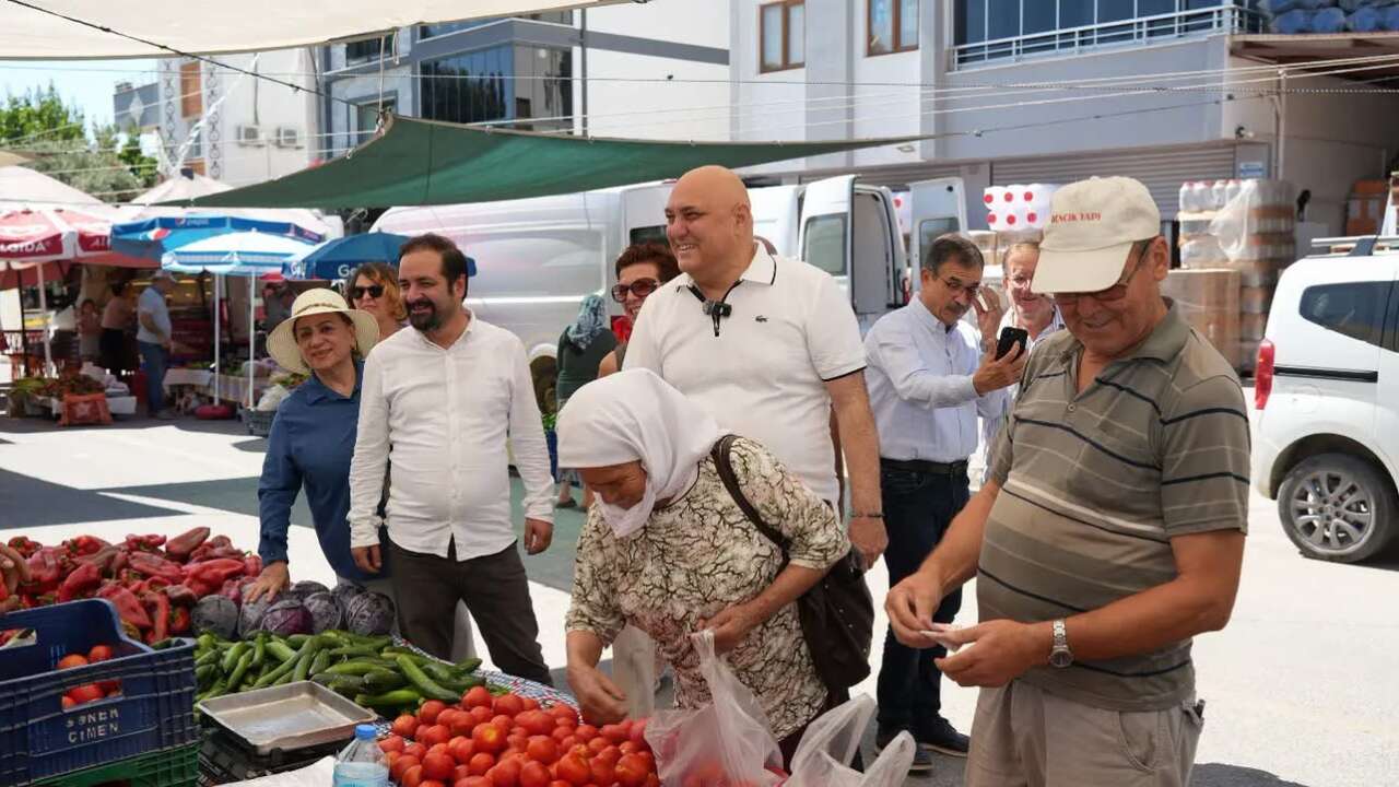 Başkan Günay Cumartesi Pazarına İndi: Pazar Tezgahlarını Tek Tek Gezdi