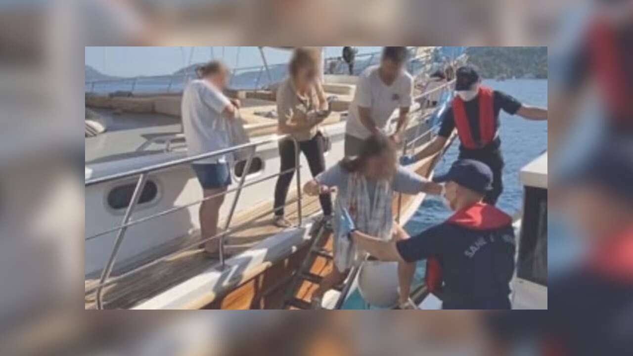 Fethiye Açıklarında İki Gezi Teknesinde Yaralanan Vatandaşlar Tahliye Edildi