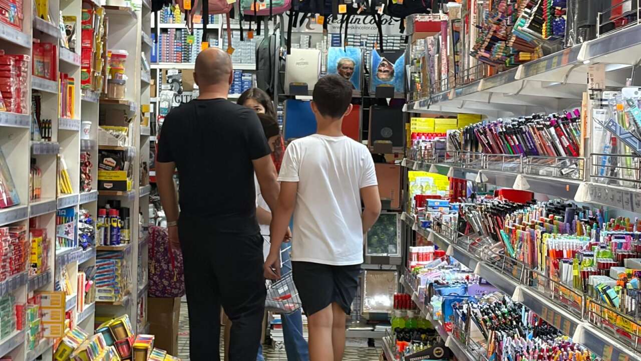 Okulların Açılmasına Bir Gün Kala Kırtasiyelerde Yoğunluk