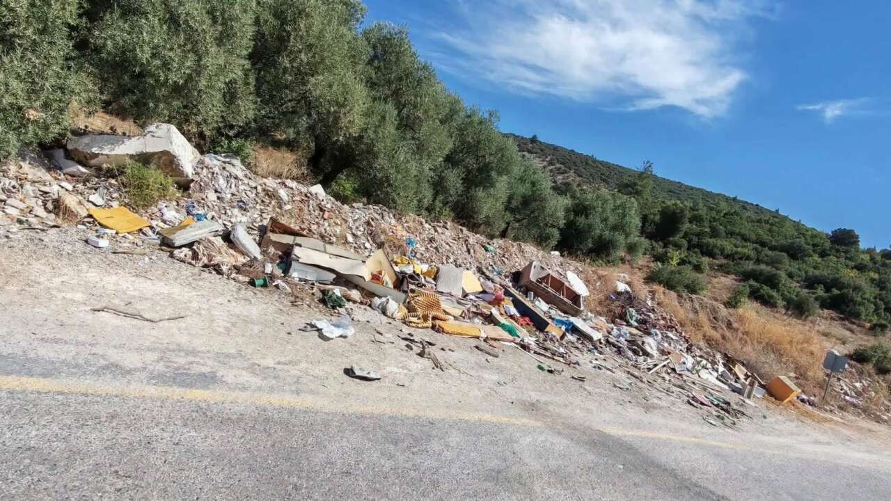 Yatağan Dipsiz Yolunda Çöp Ve Moloz Tepkisi