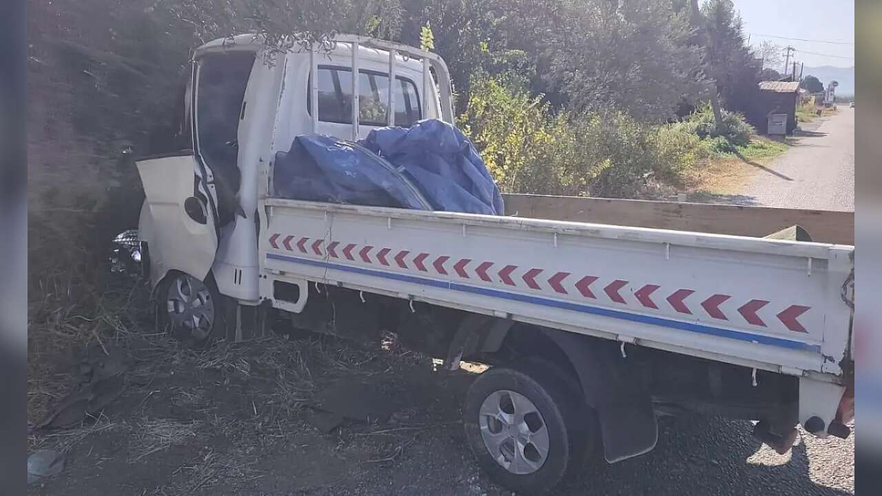 Muğla’da Kontrolden Çıkan Kamyonet Zeytinliklere Girdi, Yaralılar Var