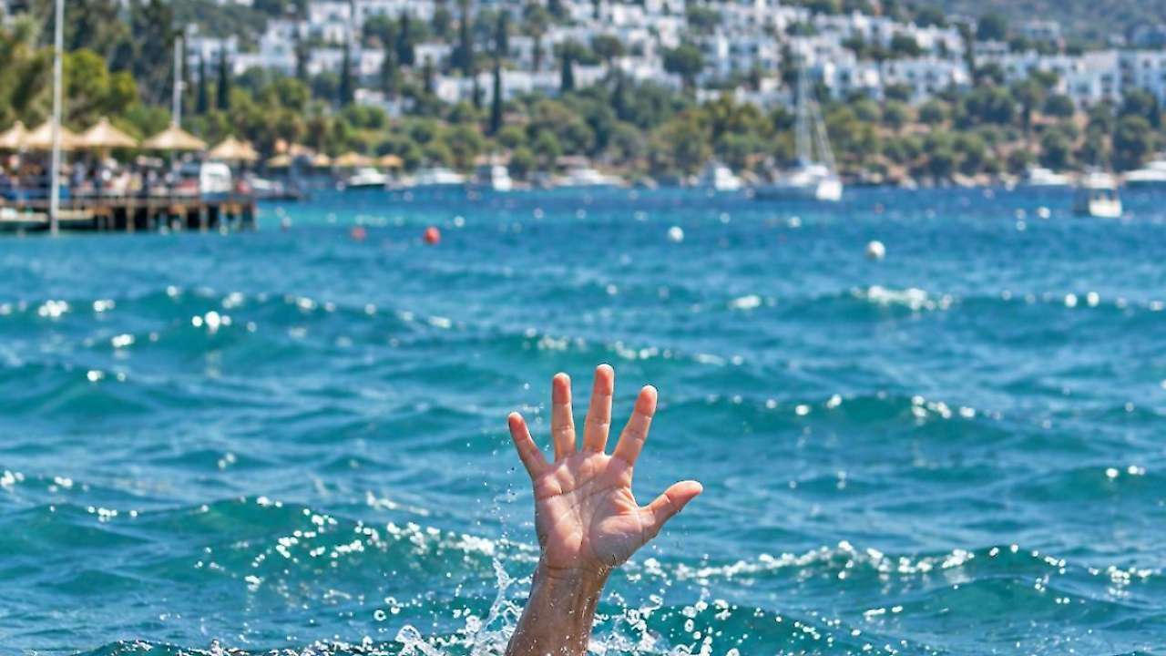 Bodrum’da Denize Giren Kadın Ölümden Döndü