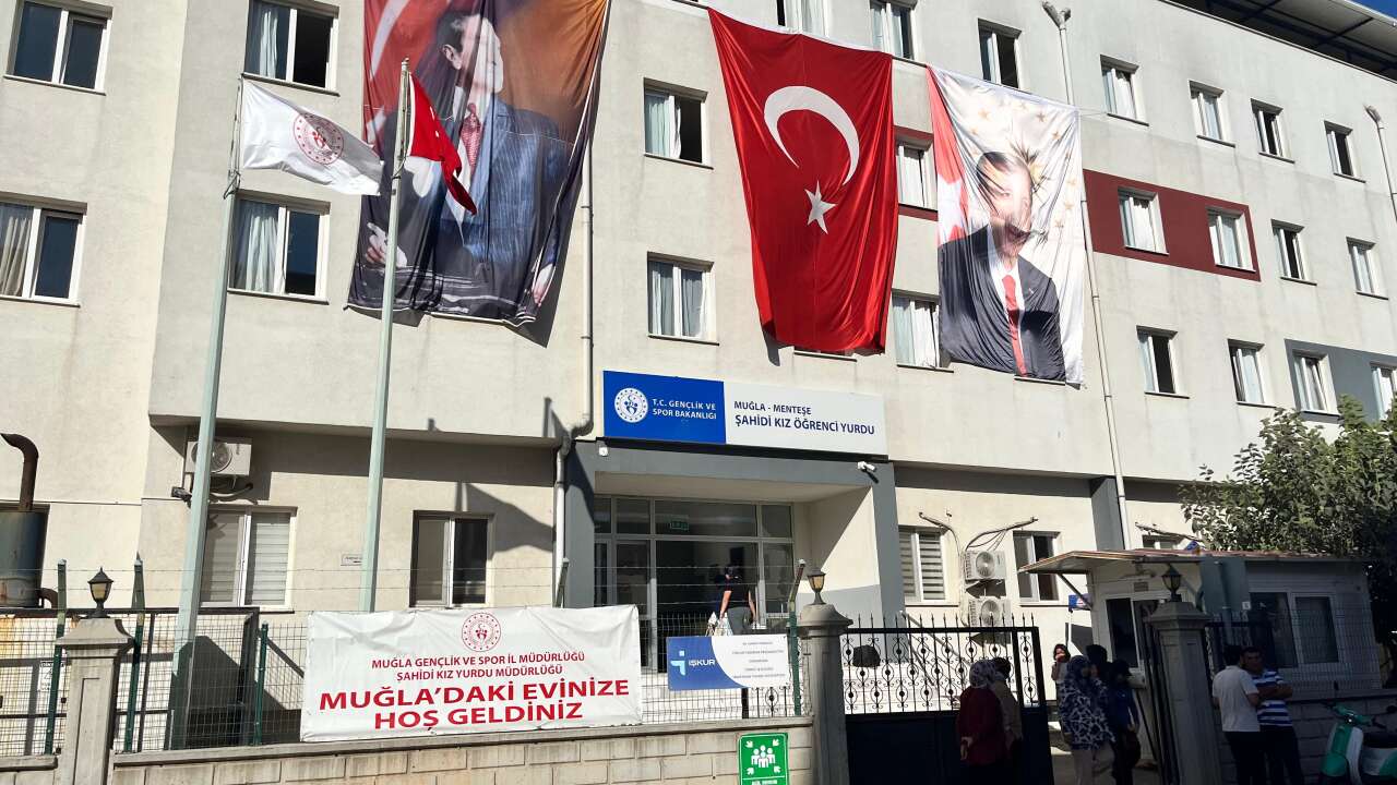 Kötekli’de Üniversite Hareketliliği: Yurtların Önünde Yoğunluk Oluştu