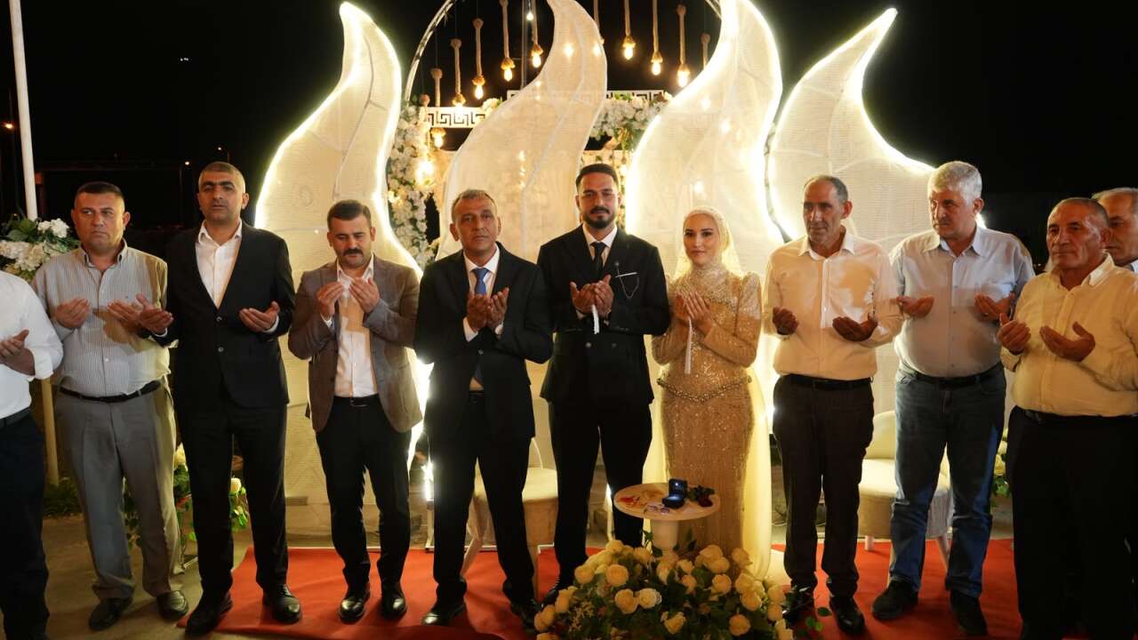 Köyceğiz’de Özçakır Ailesinin Mutlu Günü: Ramazan Özçakır Kızının Nişanında Gurur Yaşadı