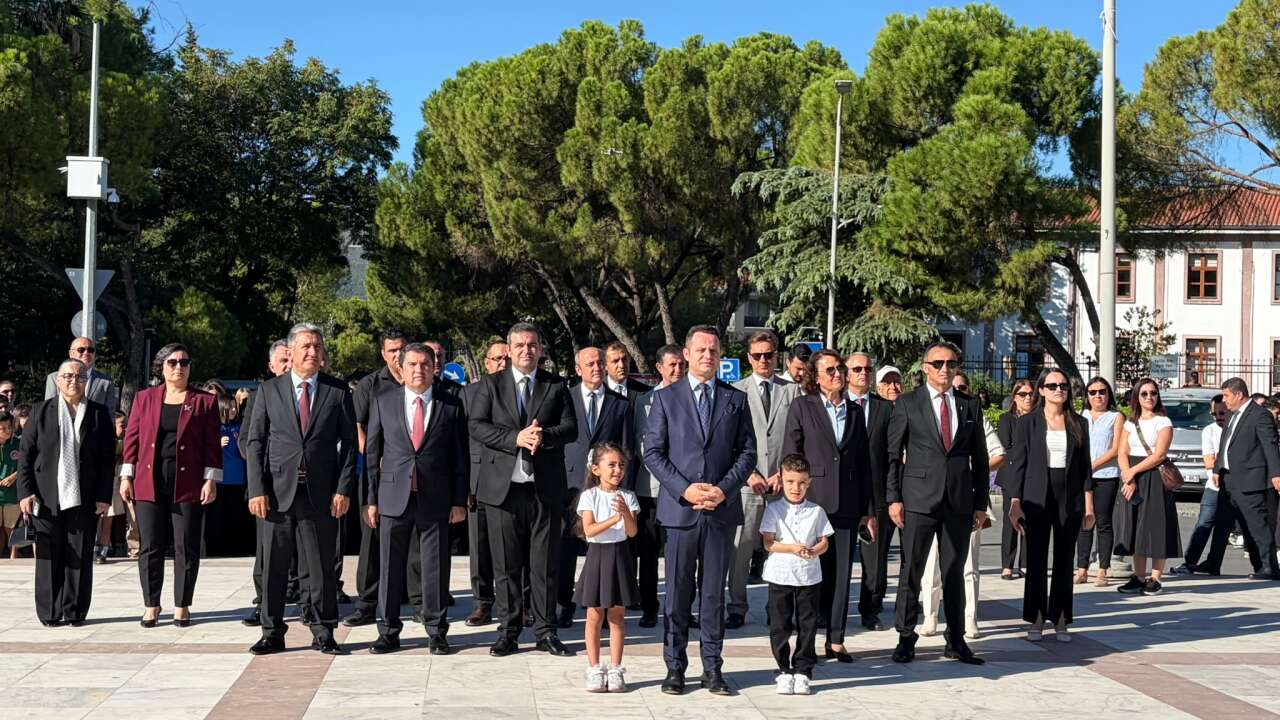 Muğla’da İlköğretim Haftası İçin Çelenk Sunuldu