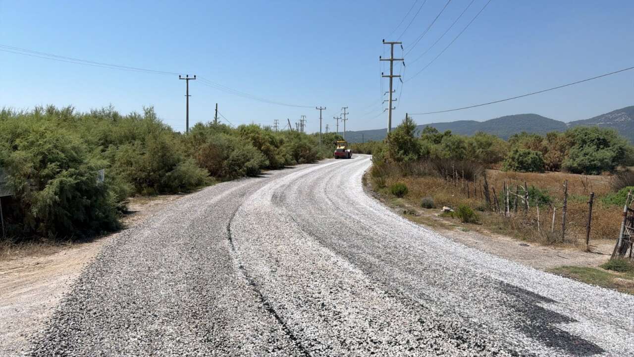 Milas’ta Mahalle Yollarında Asfalt Seferberliği: 90 Bin Metrekare Yenilendi