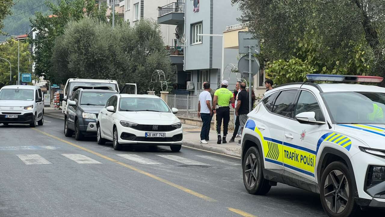 Muğla’da Yağış Kazayı Beraberinde Getirdi: Üç Araç Birbirine Girdi