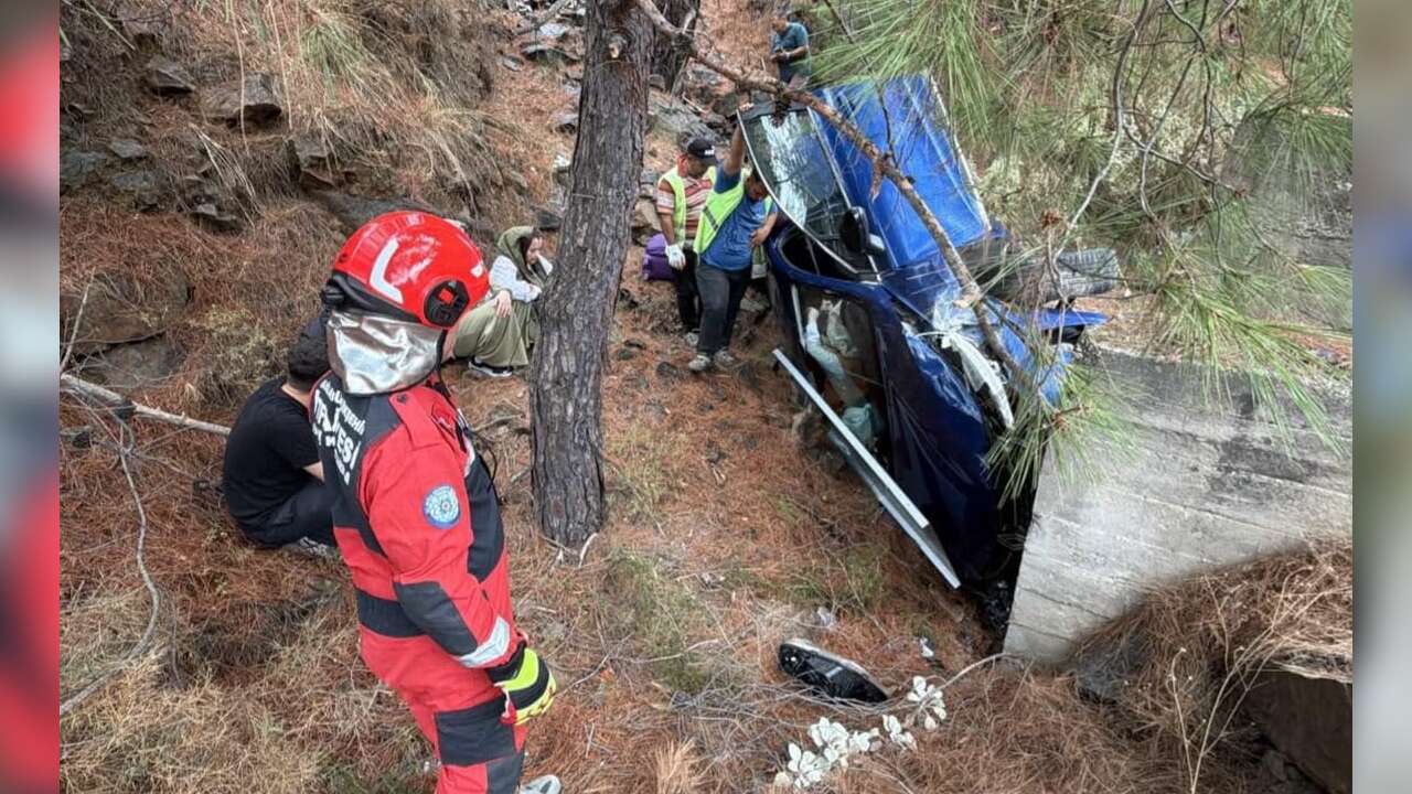 Göcek Tünel Üst Yolunda Kaza: 1 Kişi Araçta Mahsur Kaldı