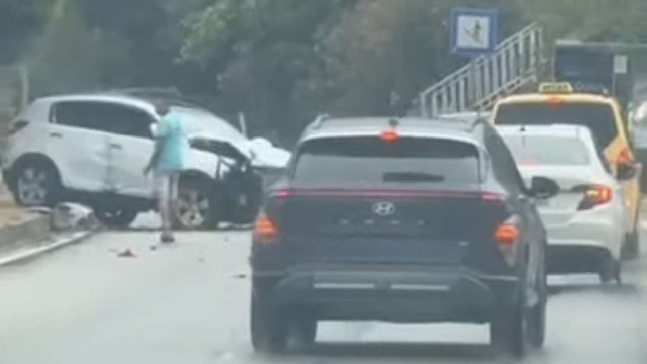 Dalaman Geçişinde Kaza: İki Kadın Hastaneye Kaldırıldı