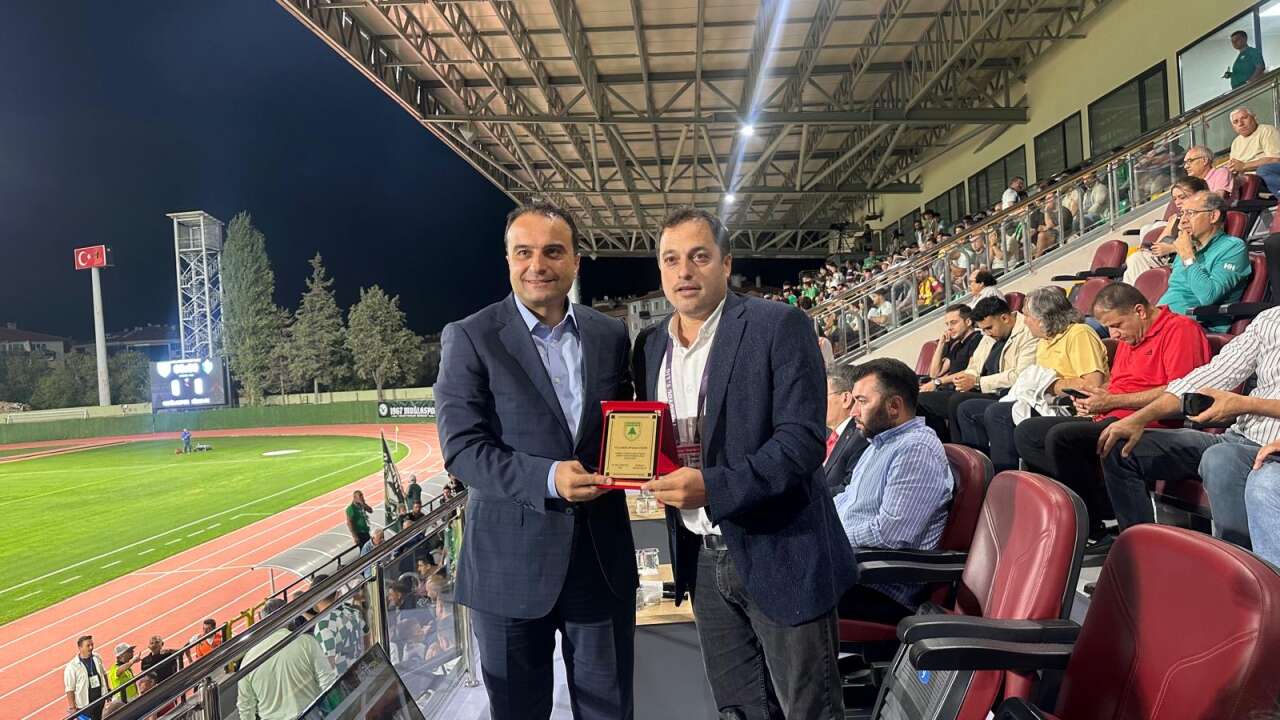Muğlaspor’un Sponsorlarına Iğdır FK Maçı Öncesi Teşekkür Plaketi