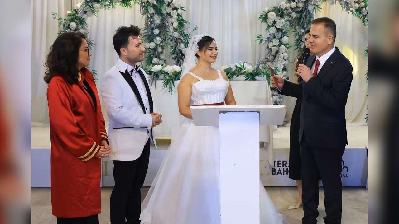 Muğla Valisi Akbıyık, Şehit Teğmen Altuğ Pek’in Kardeşinin Nikâhında Şahitlik Yaptı