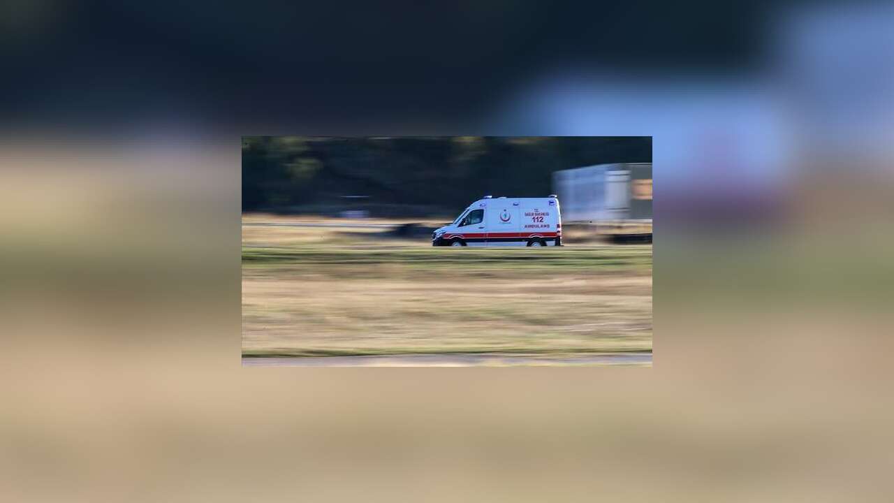 Tırın Lastiği Bir Anda Patladı: 2 Kişi Ağır Yaralandı