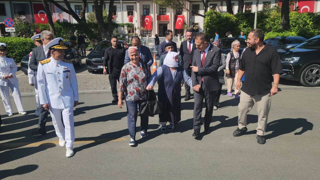 Evladını Vatan İçin Şehit Vermişti… Vali Akbıyık’tan Şehit Annesine Anlamlı Vefa