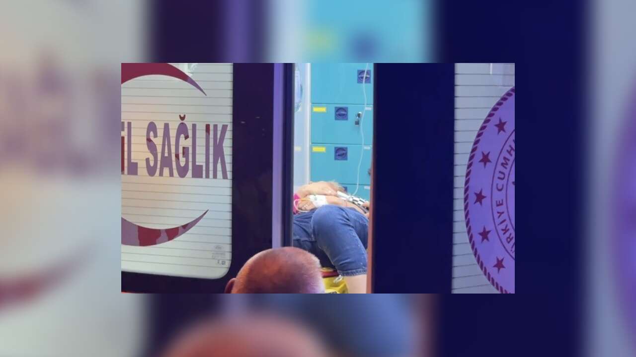 Kadın Seyir Halindeki Kamyonetten Atladı  Ağır Yaralandı