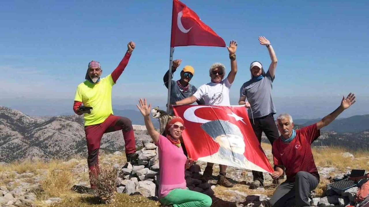 Muğlalı Dağcılardan Gaziler Günü’ne Anlamlı Vefa: Ayıçtu Zirvesi’ne Türk Bayrağı Dikildi