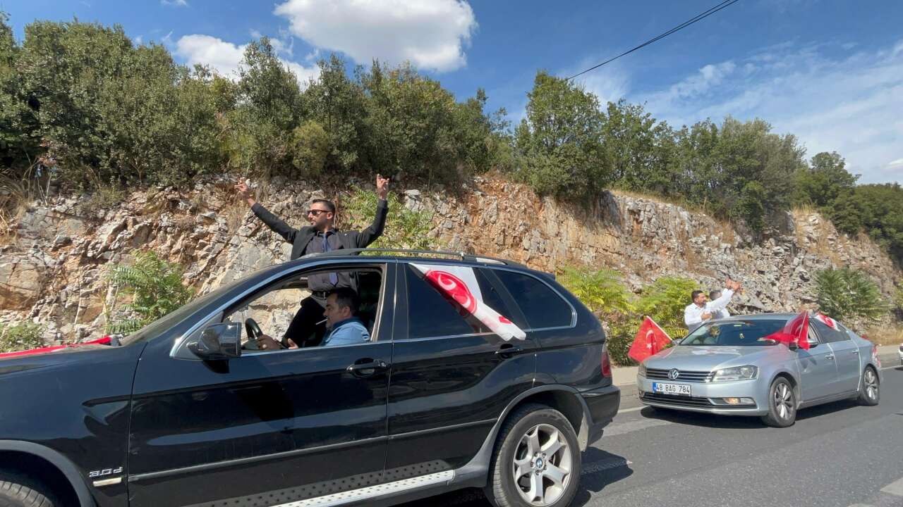 MHP’nin Muğla Konvoyu Menteşe Sokaklarına Taştı