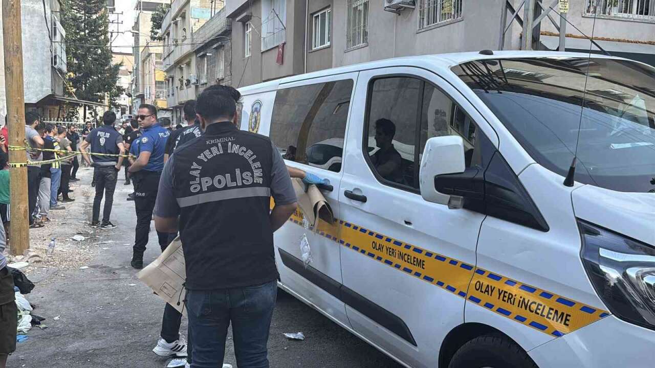 Bir Şahıs Önce Eşini Öldürdü, Sonra 3’ü Çocuk 4 Kişiyi Yaraladı