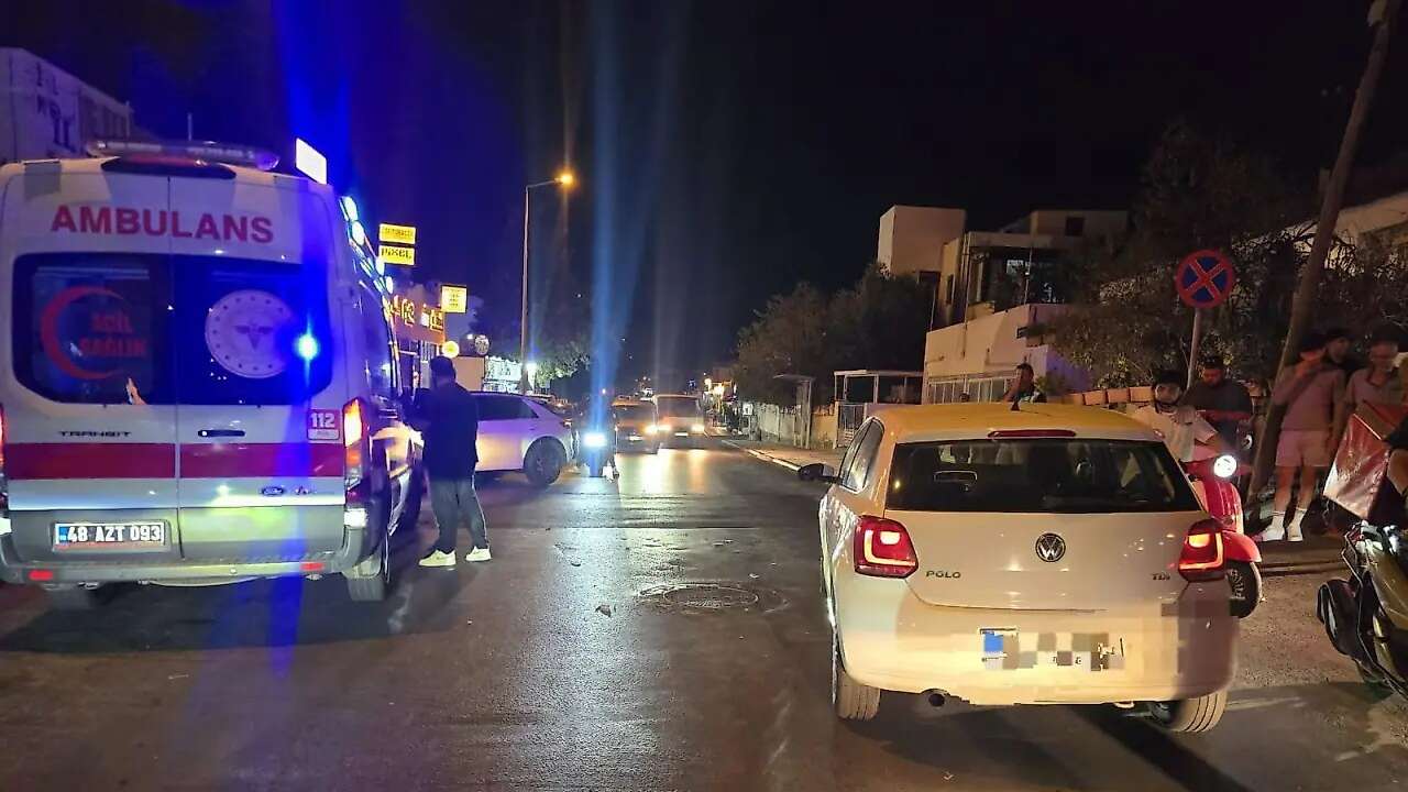 Muğla'da Motosiklete Arkadan Otomobil Çarptı