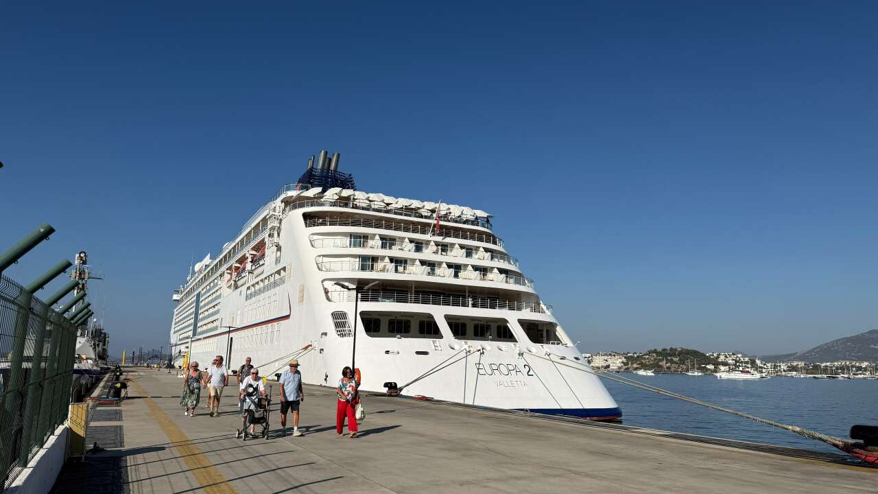 Bodrum’da Kruvaziyer Hareketliliği Hız Kesmiyor, Europa 2 Limana Geldi
