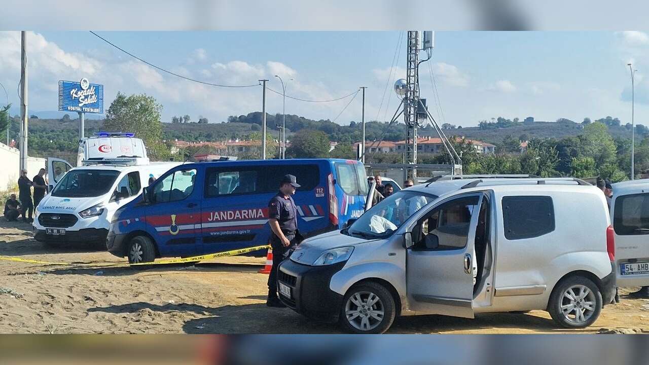 Muhtar Aracında Başından Vurulmuş Halde Ölü Bulundu