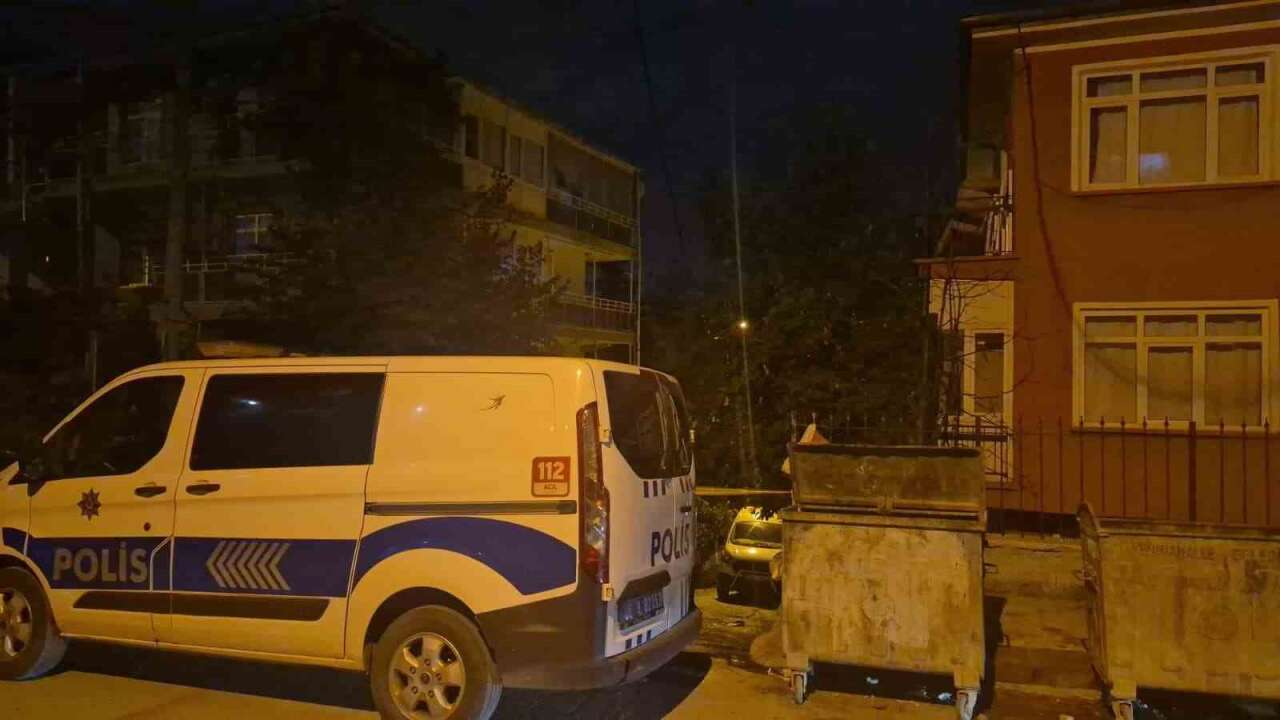 Apartman Dairesinde 3 Erkek Ölü Bulundu