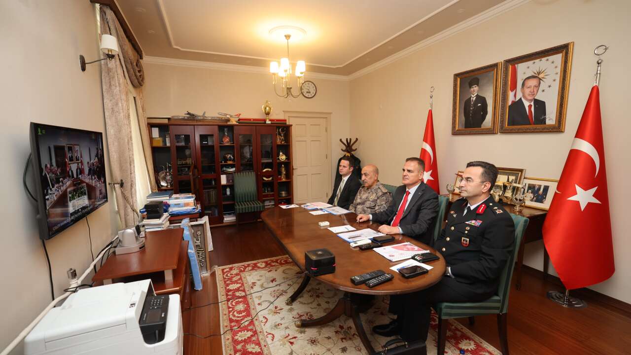 Vali İdris Akbıyık, Okul Güvenliği Değerlendirme Toplantısı’na Katıldı