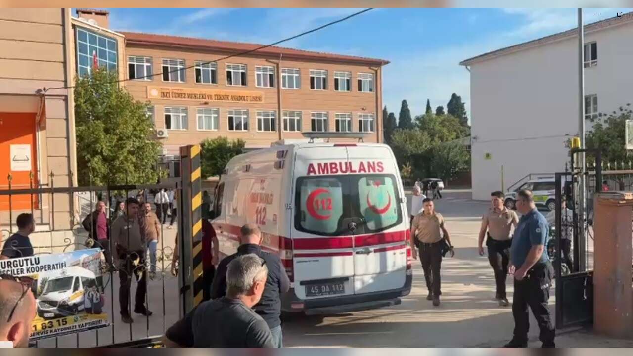 Turgutlu’da Sabah Saatlerinde  Lise Önünde Silahlı Saldırı: Yaralı Öğrenciler Var
