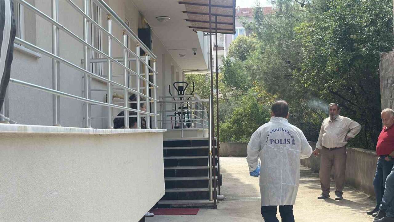 Boya Ustası Çalıştığı Dairede Ölü Bulundu