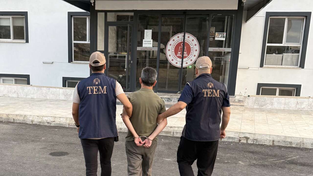 Ortaca’da FETÖ Firarisi Öğretmen Yakalandı: 7 Yıl 6 Ay Hapis Cezası Bulunuyordu