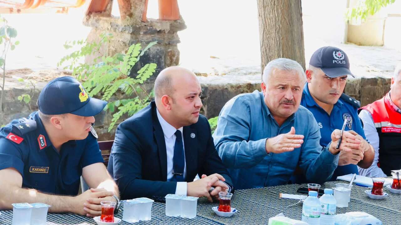 Kavaklıdere Belediye Başkanı Mehmet Demir ve Kaymakam Cihad Karakaya Çayboyu’nda Vatandaşlarla Buluştu