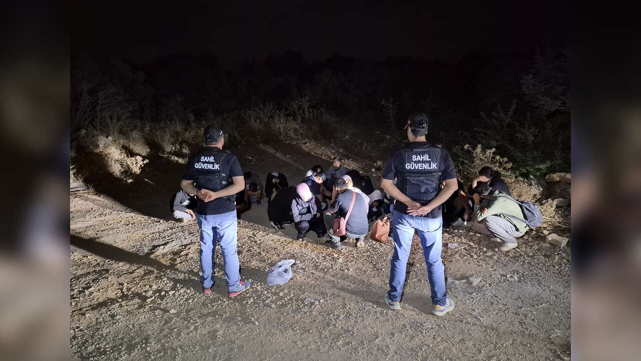 Bodrum’da Gece Operasyonu: İçmeler Mevkiinde 11'i Çocuk 13 Göçmen Yakalandı