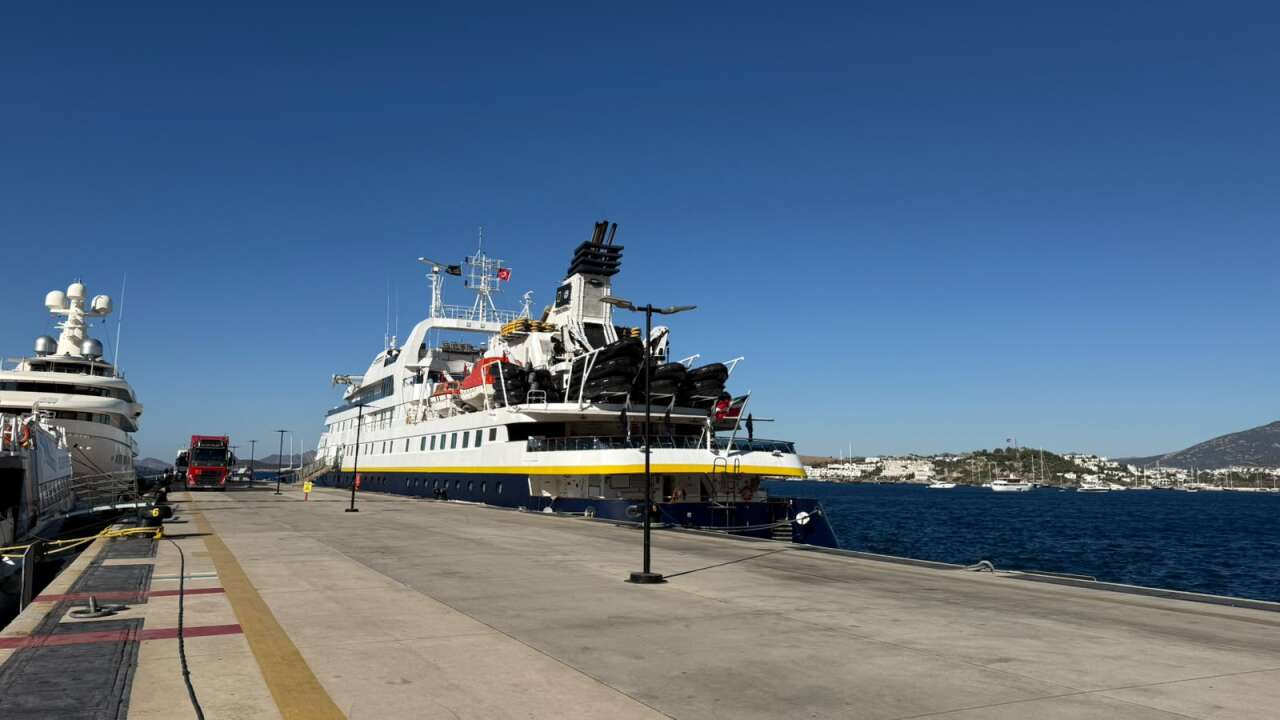 Bodrum Limanı’na National Geographic Orion Geldi