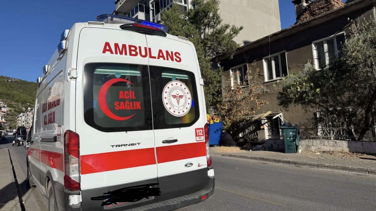 Muğla’da Otomobil Yayaya Çarptı: Yaşlı Vatandaş Hastaneye Kaldırıldı