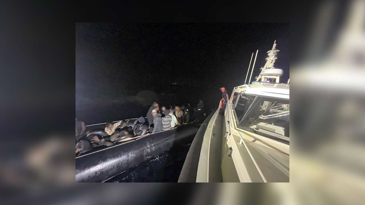 İzmir Açıklarında 56 Düzensiz Göçmen Yakalandı