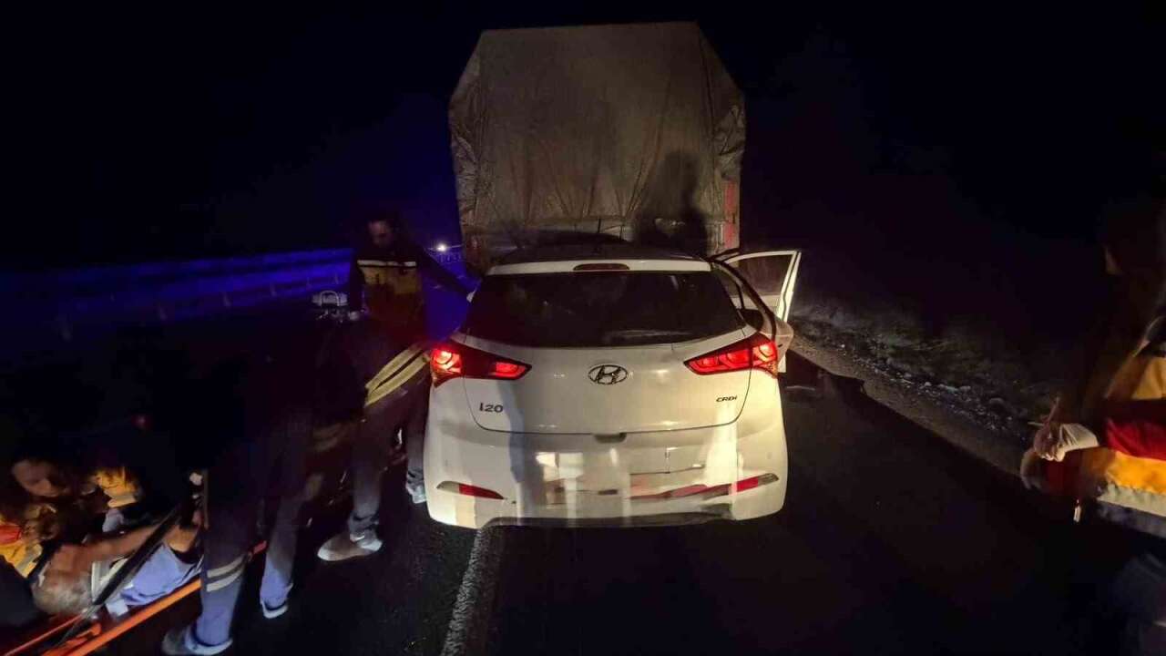 Bozüyük’te Kamyona Arkadan Çarpan Otomobilde 1 Kişi Hayatını Kaybetti