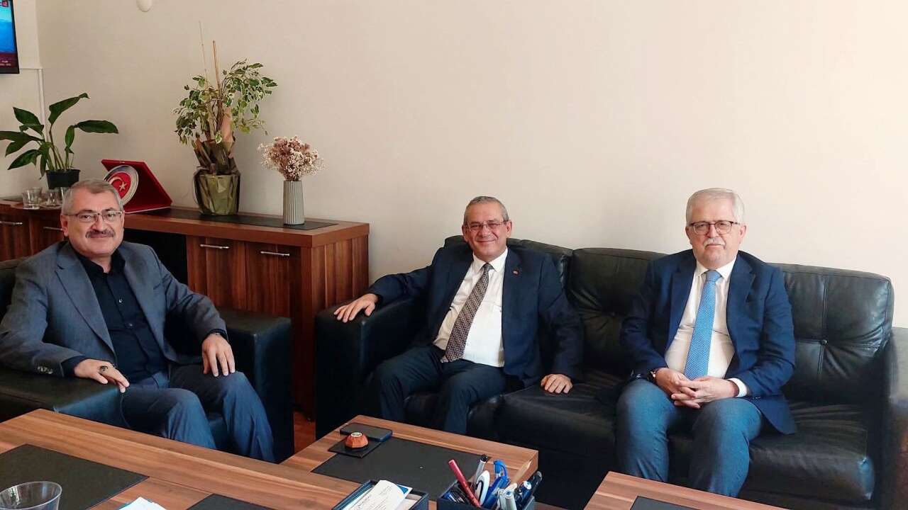 Muğla’da Aynı Dönemde Görev Yapan Yaşar Çapçı ve Mehmet Eriş Manisa’da Buluştu