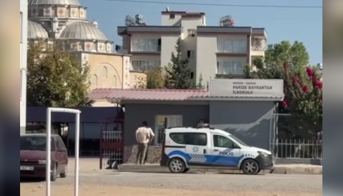 7 Yaşındaki Öğrencinin Çantasına Babası Tabanca Koymuş