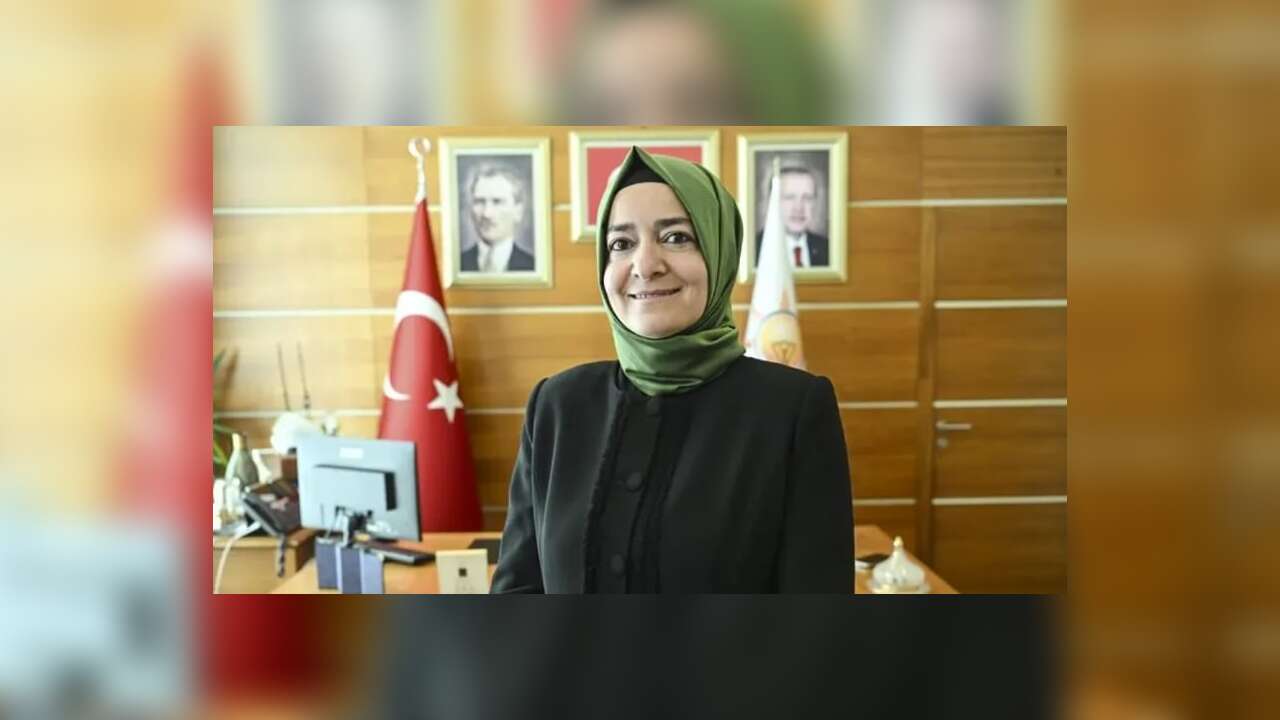 AK Parti Genel Başkan Yardımcısı Fatma Betül Sayan Kaya Görevlerinden Affını İstedi