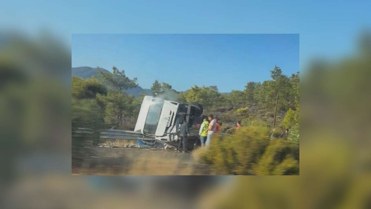 Köyceğiz’de Tır Devrildi: Trafik Bir Anda Karıştı