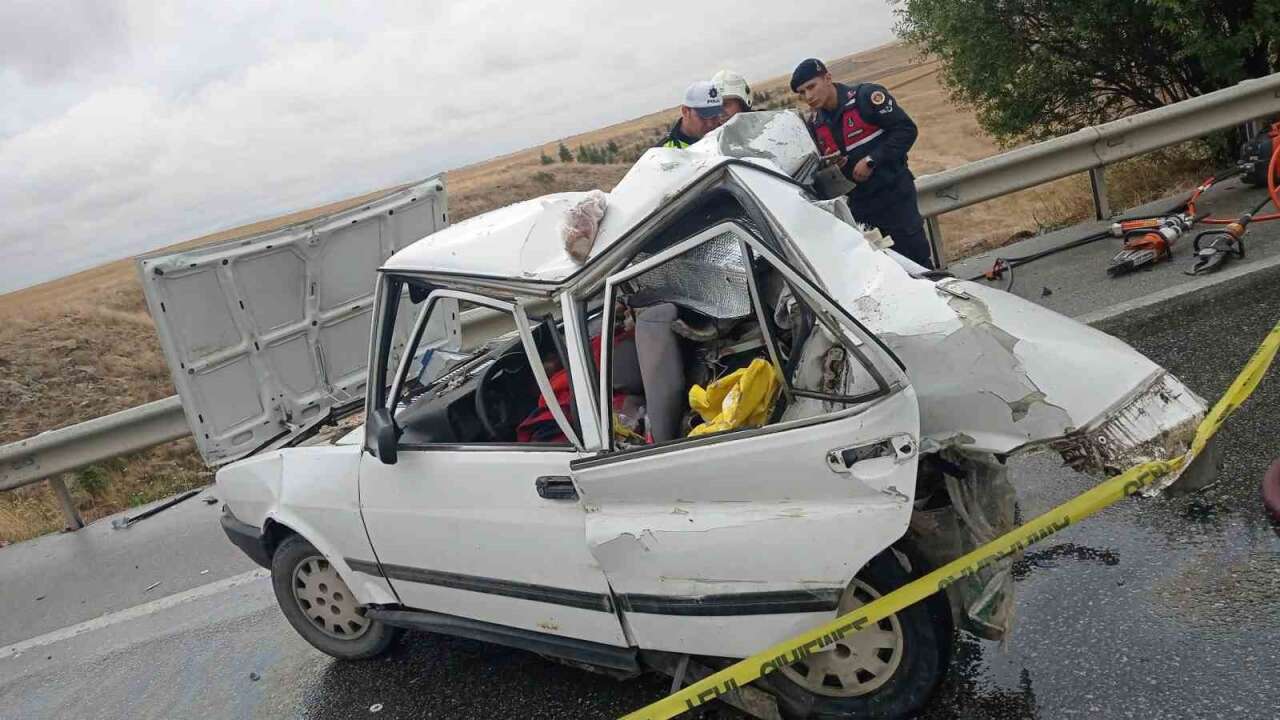 Tır Otomobile Arkadan Çarptı, 2 Kadın Öldü