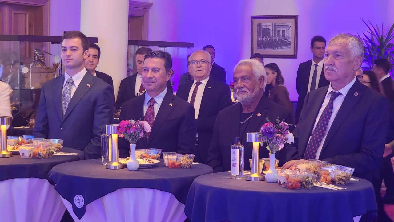 Fedon’dan Törende Yürek Burkan Sözler: “80 Yıl Öteki Olarak Yaşadım”