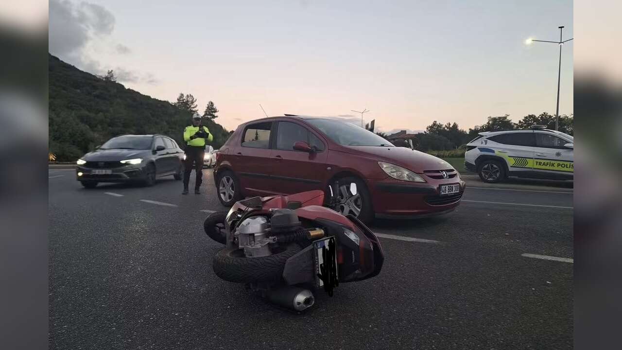 Muğla’da Otomobil İle Motosiklet Çarpıştı