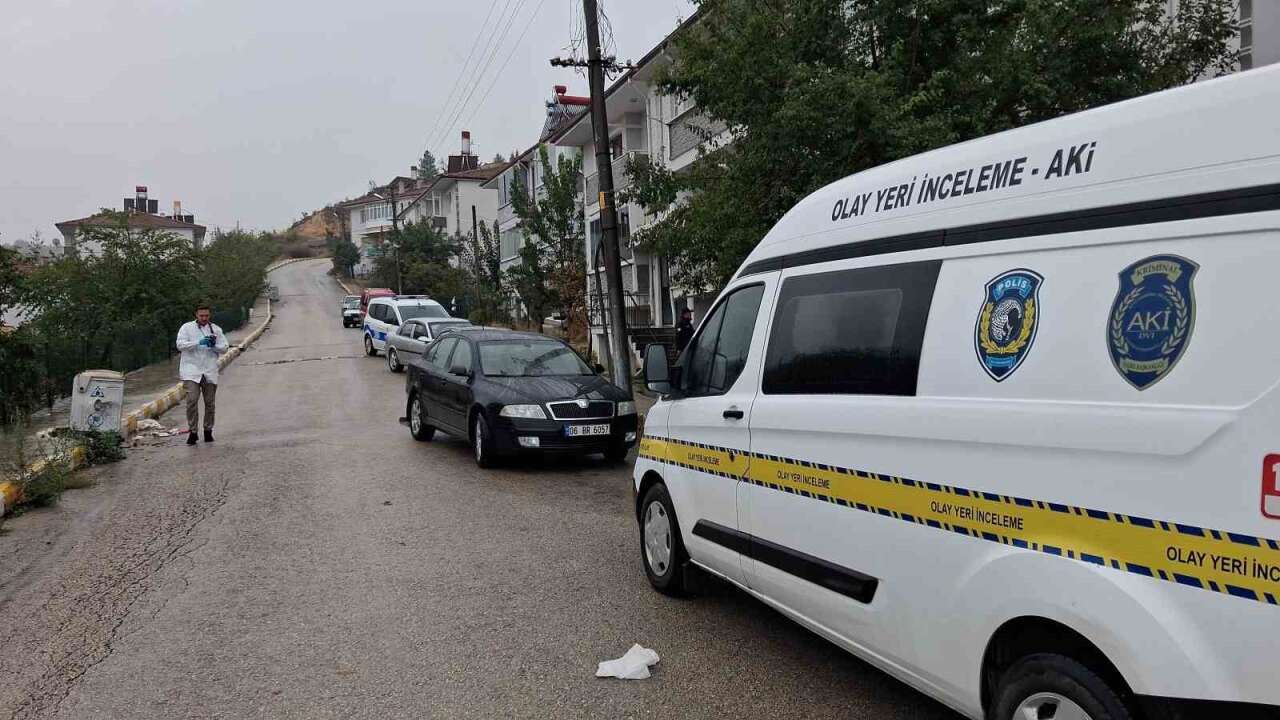 Otomobilinden İndikten Sonra Yere Yığıldı: Hayatını Kaybetti