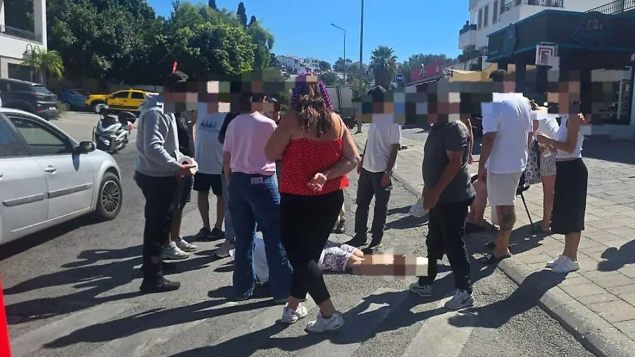 Muğla'da Elektrikli Moped Kazası, Sürücü ve Yolcu Hastanelik Oldu