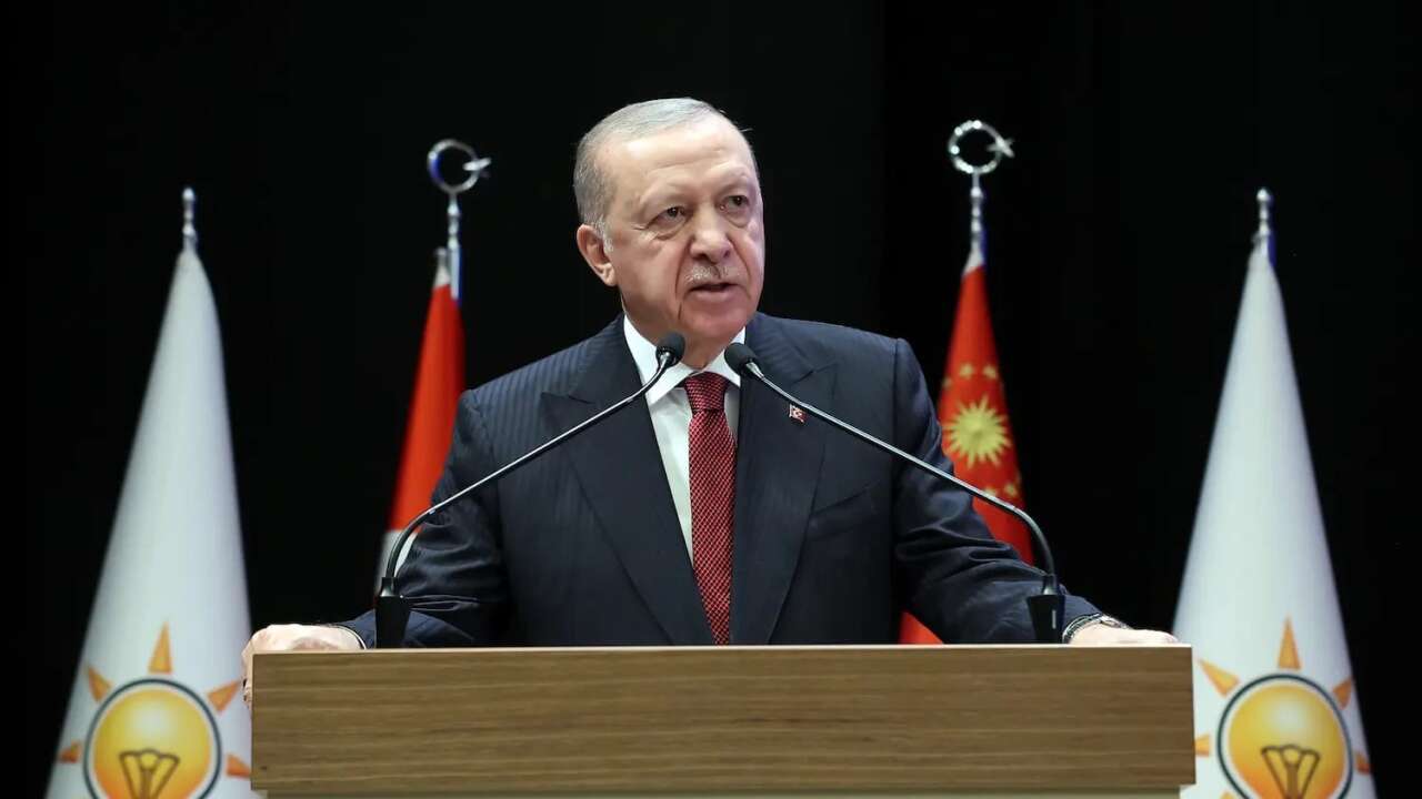 Erdoğan’dan "Fon" Krizi ve AK Parti Teşkilatına Dikkat Çeken Mesaj: “Farklı Niyetlerle Hareket Edenler Oldu”