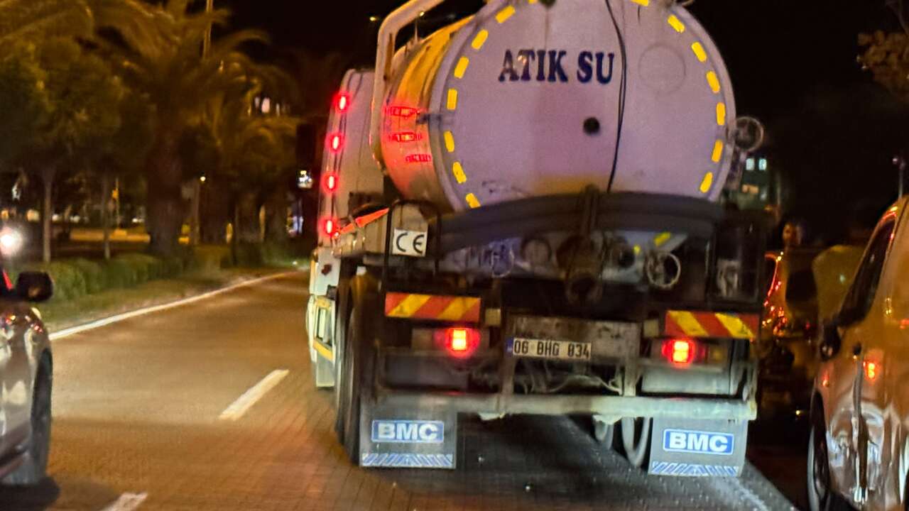 Muğla’da Vidanjör 3 Araca Çarptı